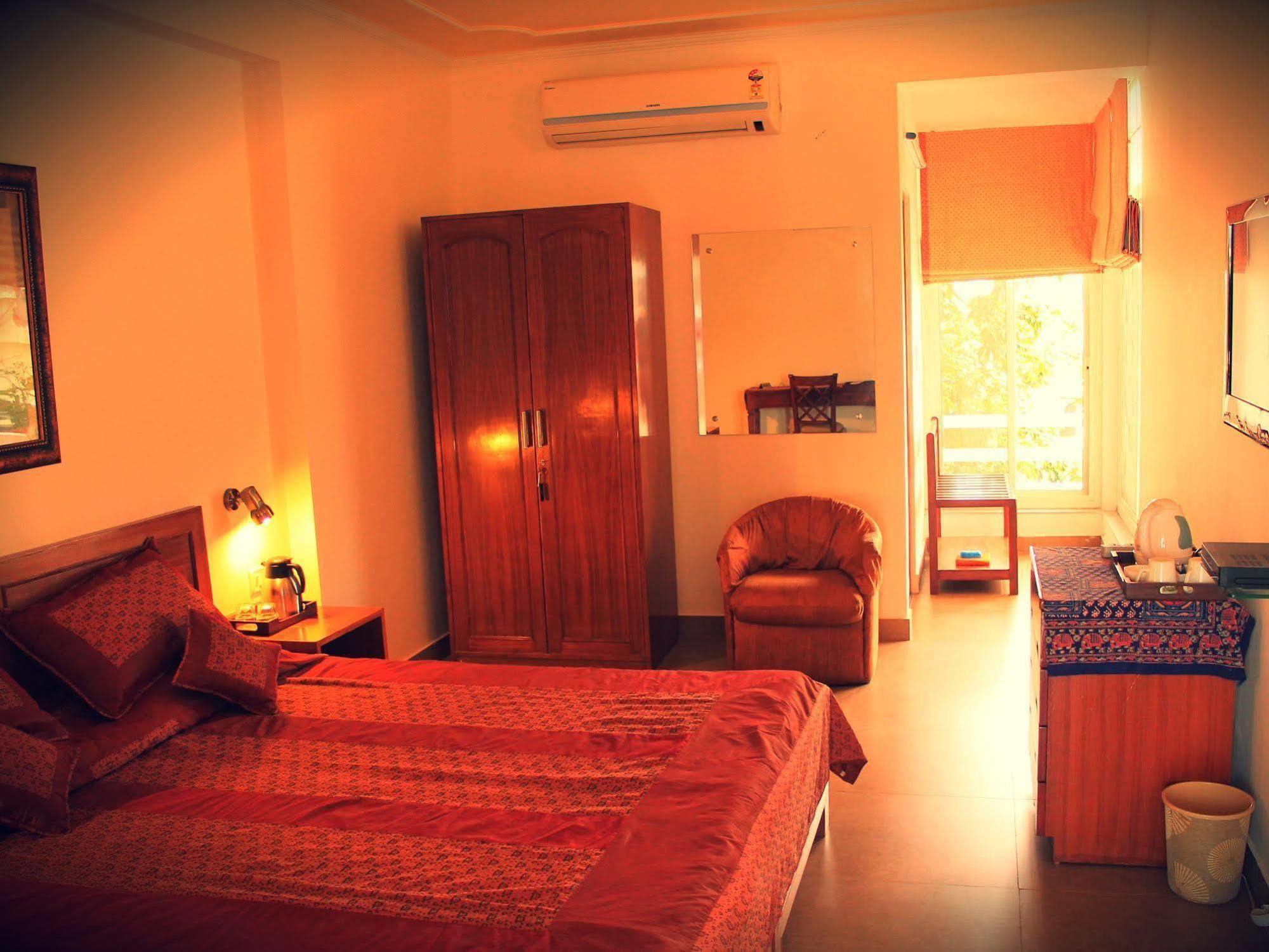 Giri Homestay By Vista Rooms Dźajpur Zewnętrze zdjęcie
