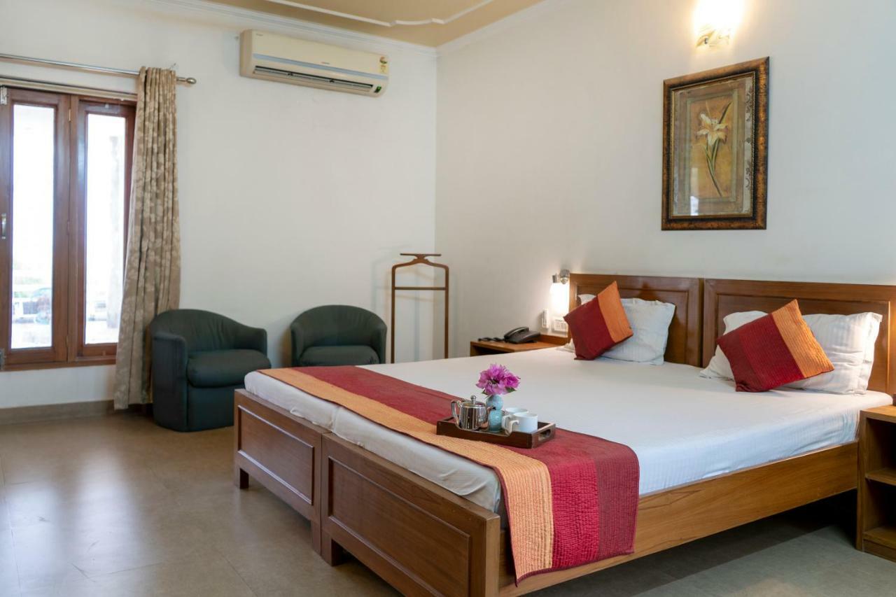 Giri Homestay By Vista Rooms Dźajpur Zewnętrze zdjęcie