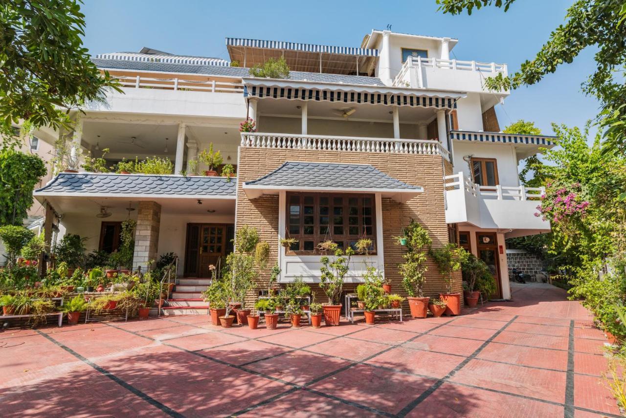Giri Homestay By Vista Rooms Dźajpur Zewnętrze zdjęcie