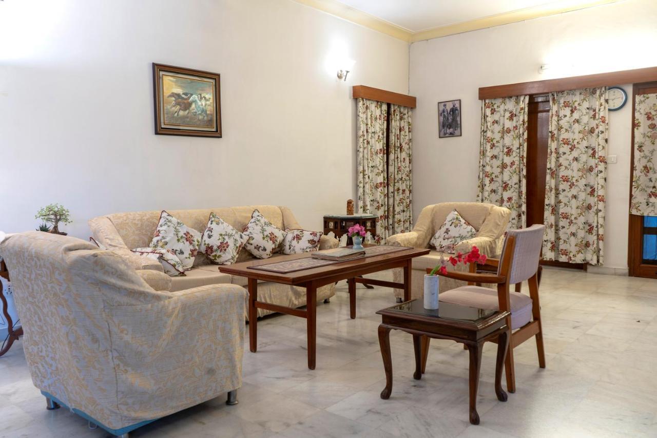 Giri Homestay By Vista Rooms Dźajpur Zewnętrze zdjęcie