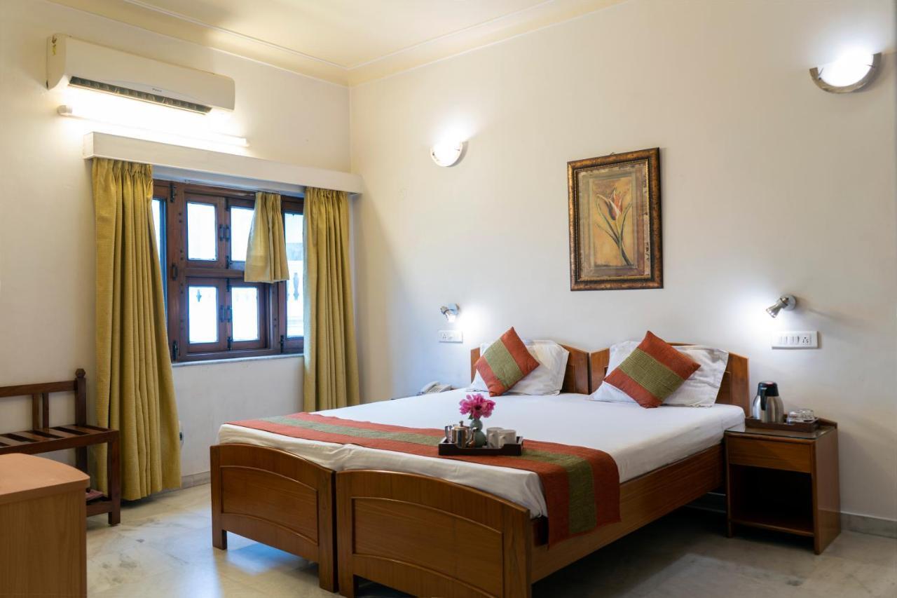 Giri Homestay By Vista Rooms Dźajpur Zewnętrze zdjęcie