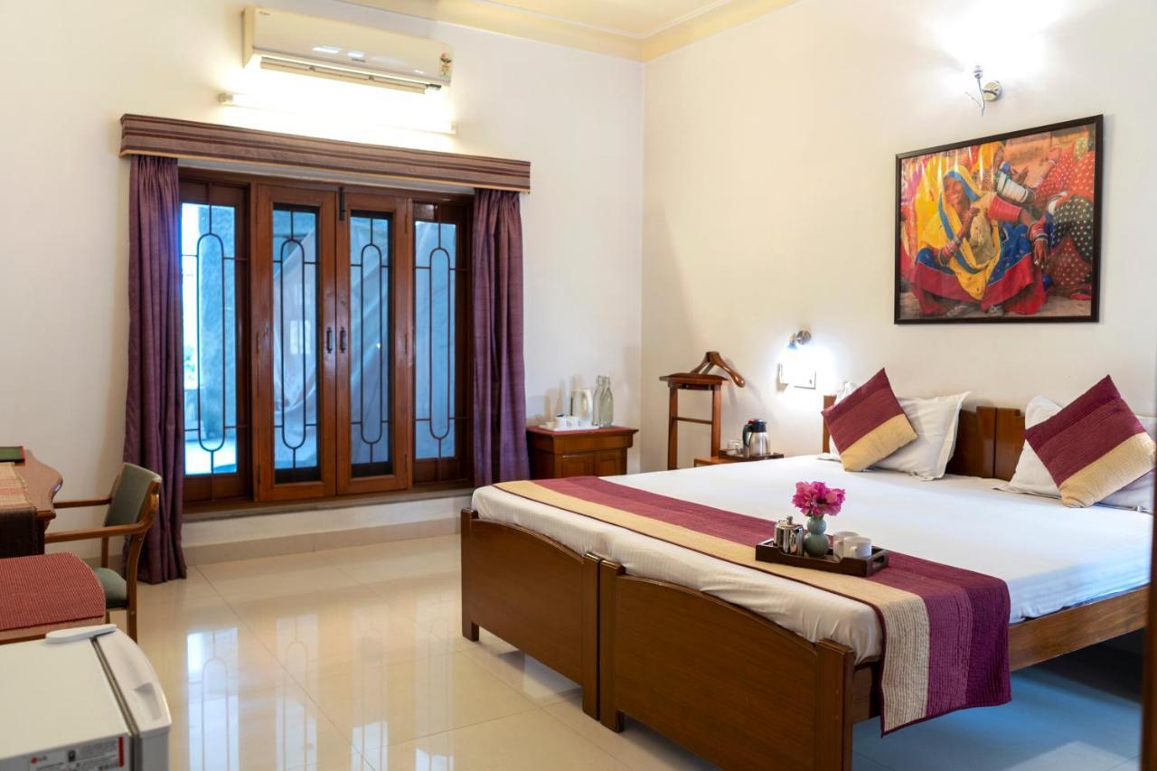 Giri Homestay By Vista Rooms Dźajpur Zewnętrze zdjęcie