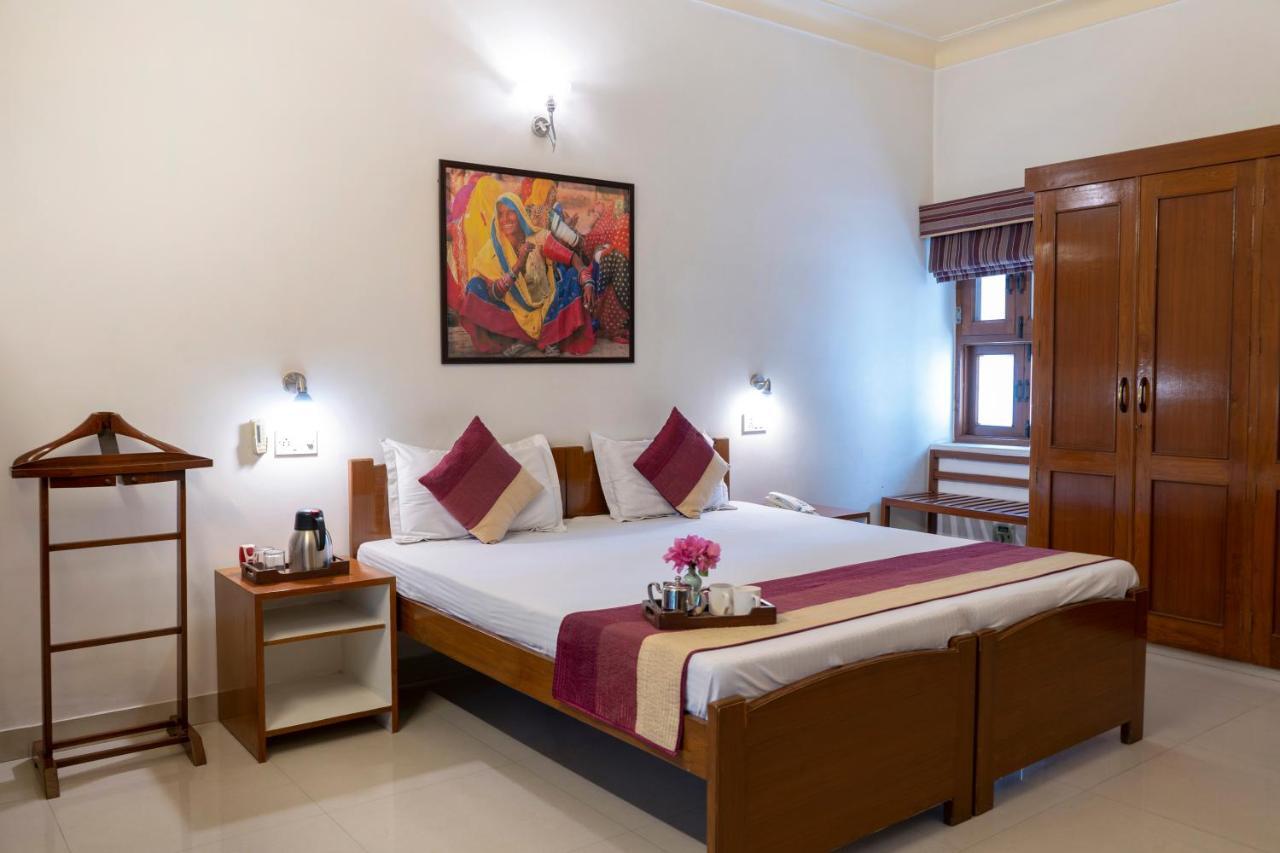 Giri Homestay By Vista Rooms Dźajpur Zewnętrze zdjęcie